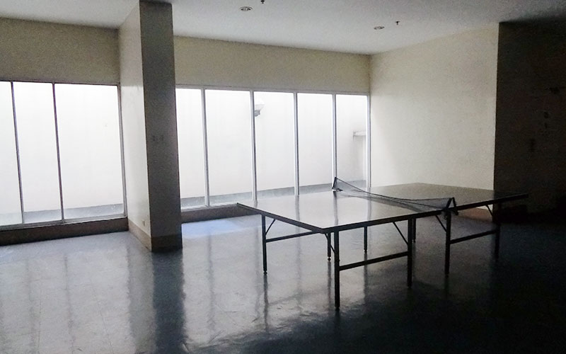 フィリピン留学 CNN QUEZON in マニラ- 1階には卓球台があります