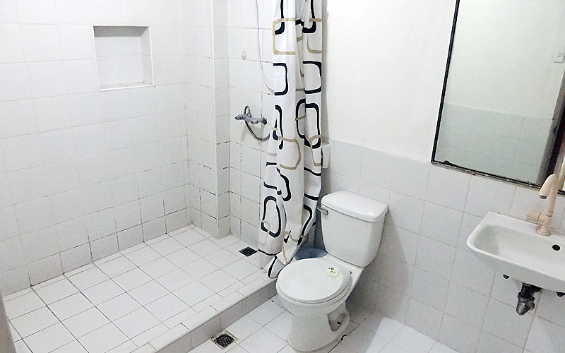 3D Academy - リノベ後の部屋内トイレ