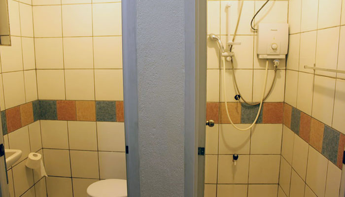 4人部屋は、バスとトイレが別になっています。
