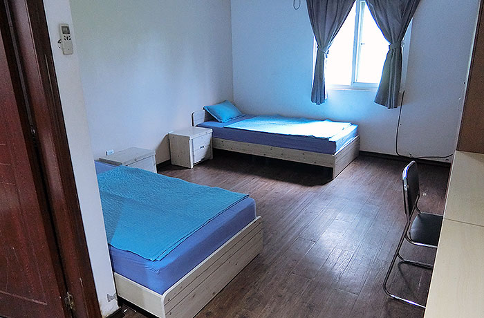 2人部屋 (1人部屋は、2人部屋を1名で使用)