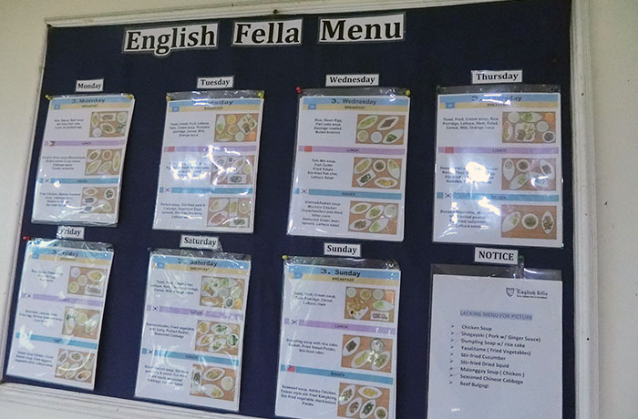 フィリピン留学 English Fella 2 - 学食内に掲示の画像付週間メニュー表