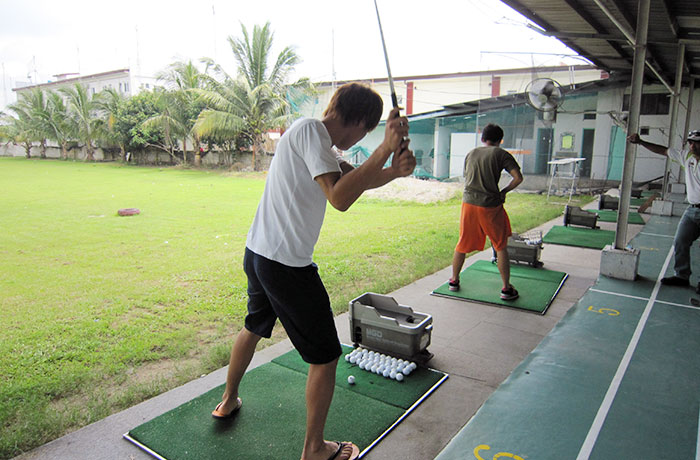 フィリピン留学 EG Academy - 隣のゴルフ練習場内 