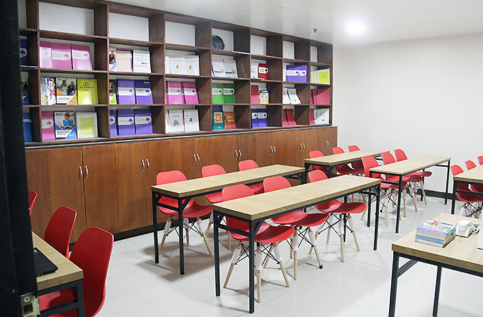 フィリピン留学 PINES Main Campus - 図書室 