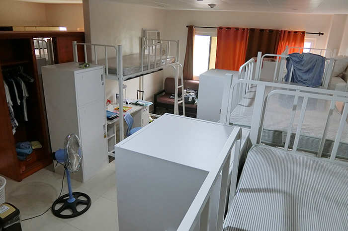 こちらが4人部屋タイプ。隣のベッドとも距離があり、共同部屋ながらも各自のパーソナルスペースが確保されています。
