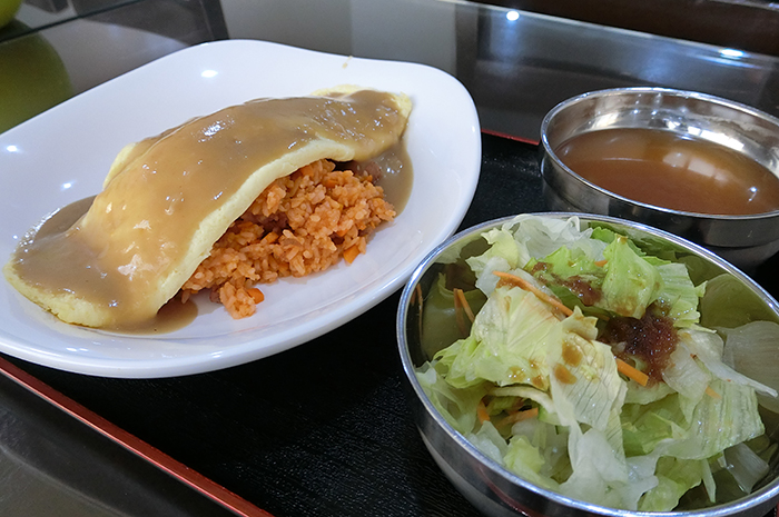 食事は他の学校のような学食というより、レストランとほとんど変わらないカフェテリアのメニューのようでした。