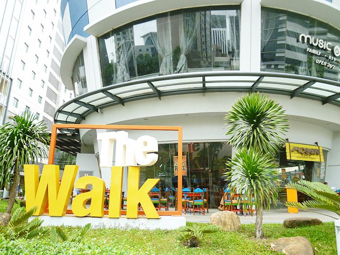 10以上のおしゃれな多国籍レストランやカフェが揃う「The Walk」へは徒歩3分。