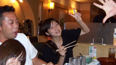 誕生日を言い訳に飲んで食べて。最後はボーリングで勝負！
