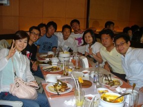 第1回セブ日本人学生交流会:AYALAのフィリピン料理店Cafe Laguna