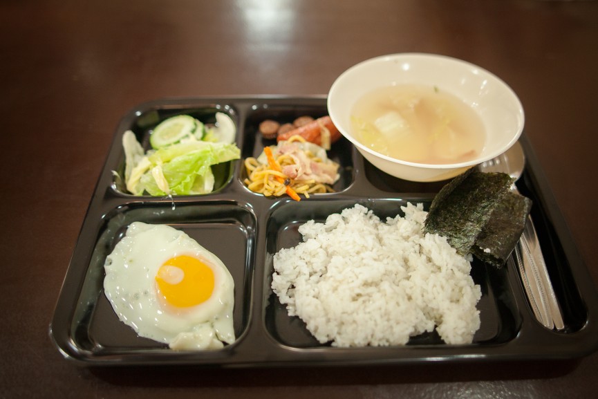 学校の食事って、どんな食事がでてくるのですか？