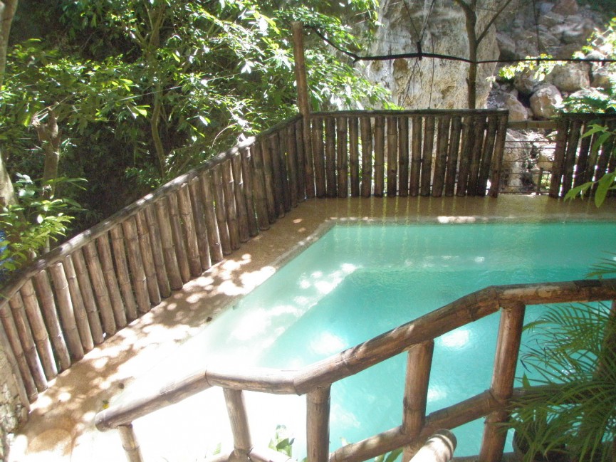 フィリピンで温泉。暑い中熱い温泉★
