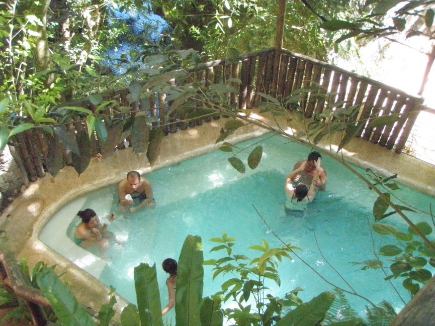 フィリピンで温泉。暑い中熱い温泉★