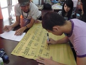 学校でフォーラムが行われました