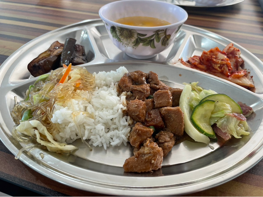 お肉も美味い、野菜も美味い、“韓国資本ならでは”の頻繁に出るキムチも美味い