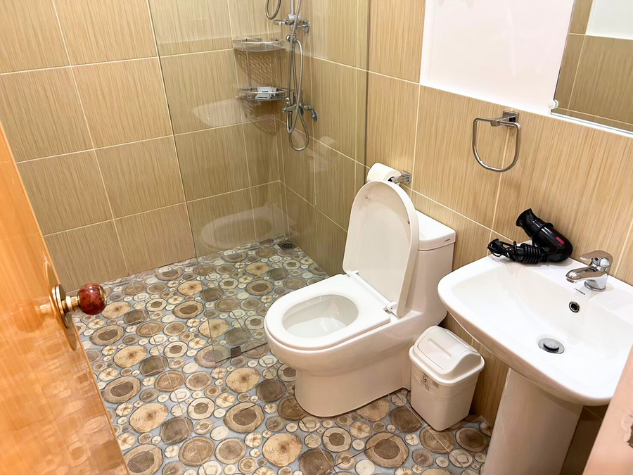 水回りも清潔感あり！ドライヤーもついてるのが嬉しい。（トイレの水は流せません）