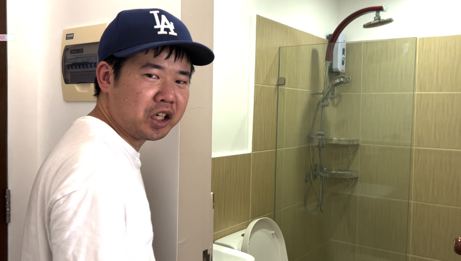 到着早々「え、部屋ええやん、ええ匂いする」と岡ちゃん