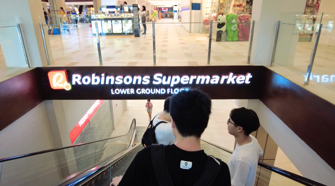 Robinsons Supermarketで日用品を購入します