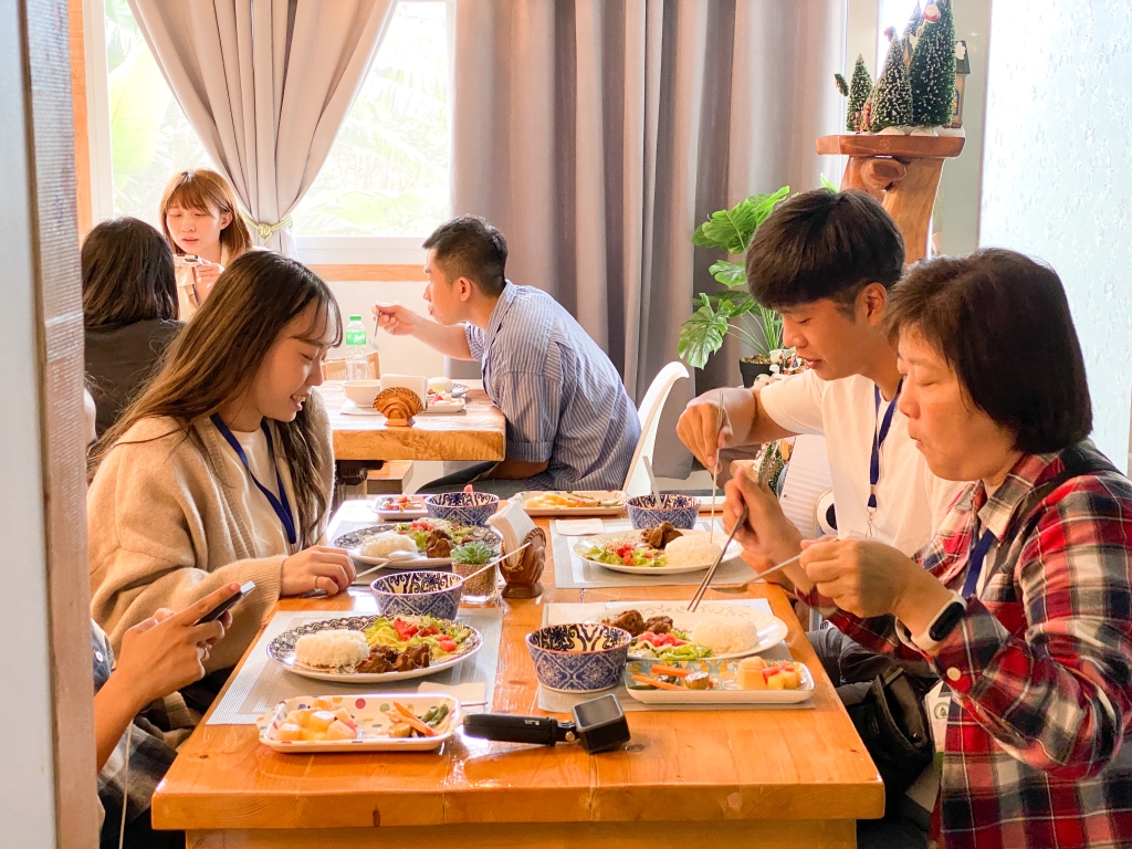 フィリピン留学 Cebu21 - Wales-Cafeteria-10