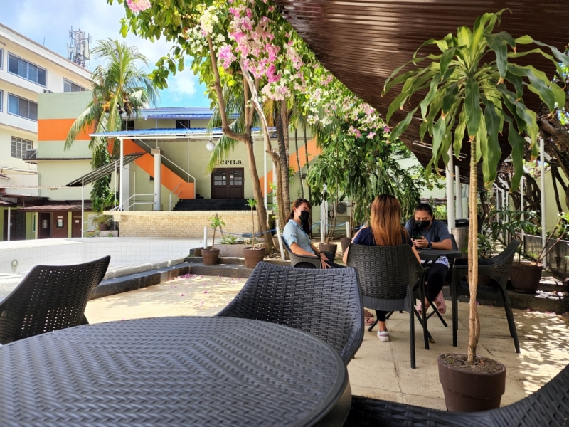 フィリピン留学 Cebu21 - CPILS-Pool-1