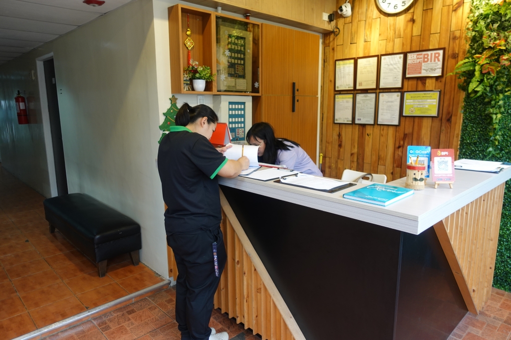 フィリピン留学 Cebu21 - Monol-Reception-1