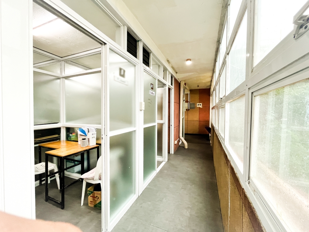 フィリピン留学 Cebu21 - Wales-Classroom-3