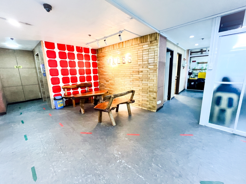 フィリピン留学 Cebu21 - Wales-Classroom-4