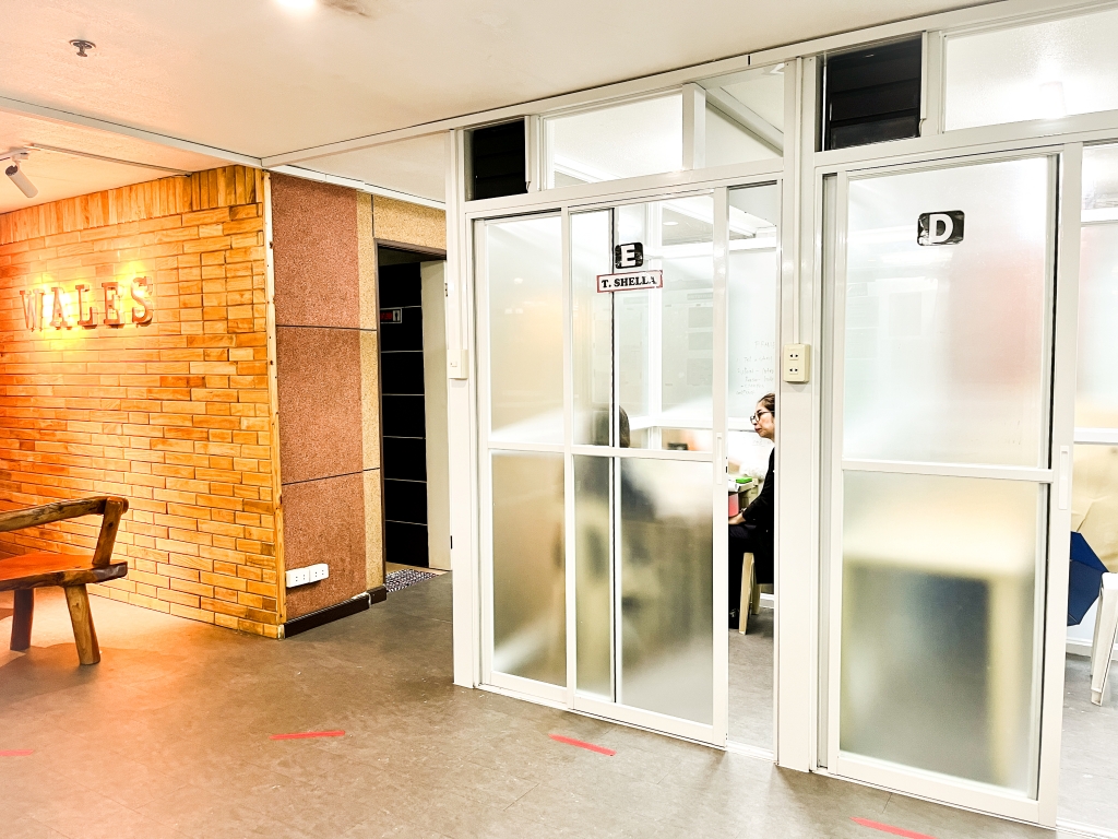 フィリピン留学 Cebu21 - Wales-Classroom-5