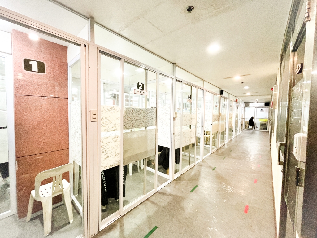 フィリピン留学 Cebu21 - Wales-Classroom-8