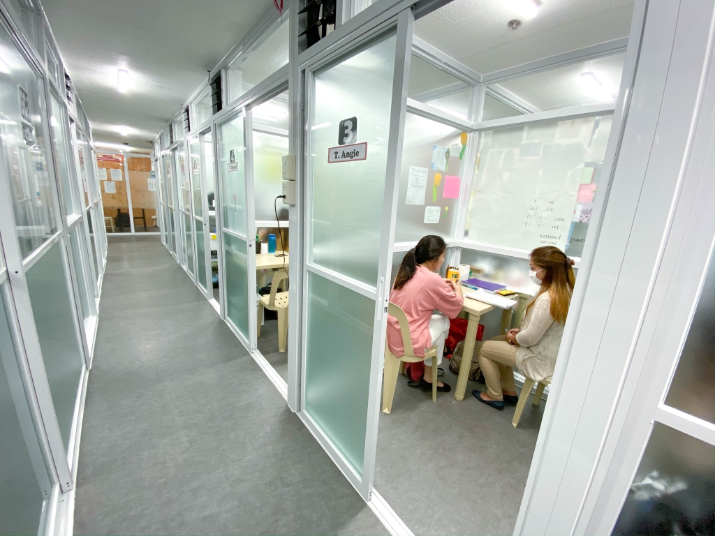 フィリピン留学 Cebu21 - Wales-Classroom-12
