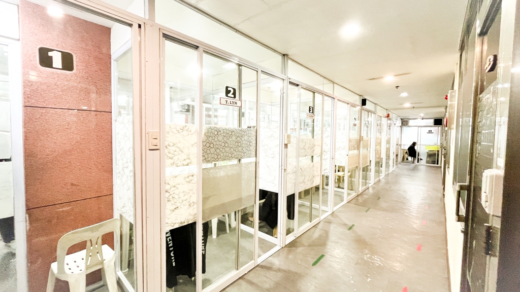 フィリピン留学 Cebu21 - Wales-Classroom-17