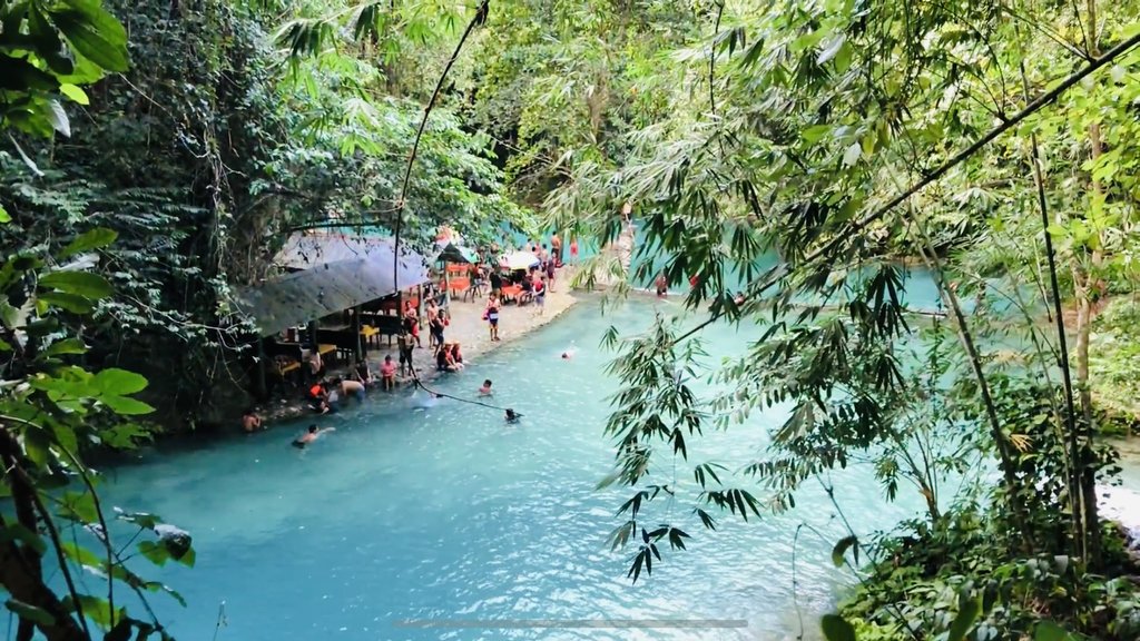 Kawasan Falls(カワサン滝)