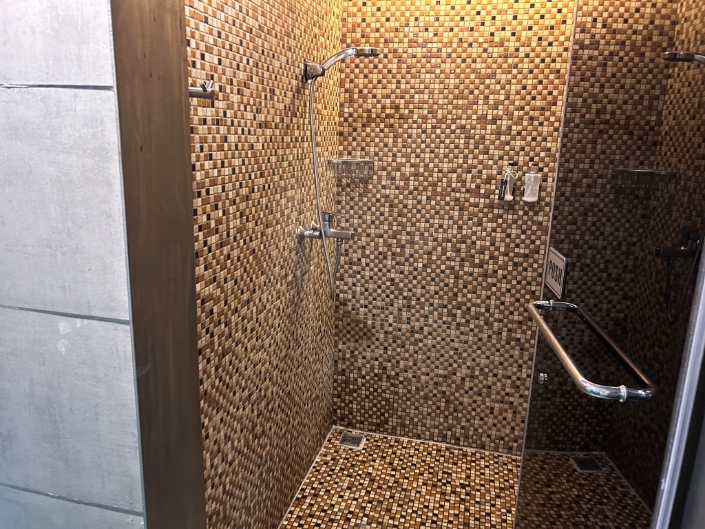 徒歩10分でいける高級Midori Hotel