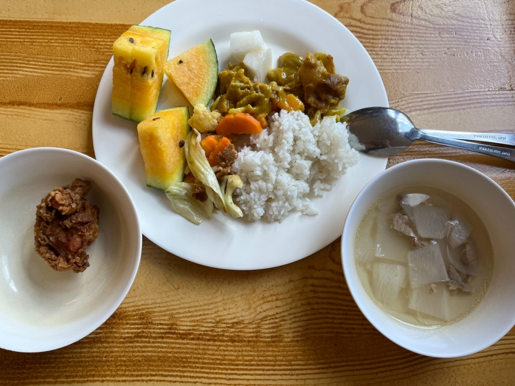日本人好みのお食事を毎日3食提供！