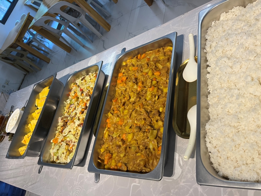 日本人好みのお食事を毎日3食提供！