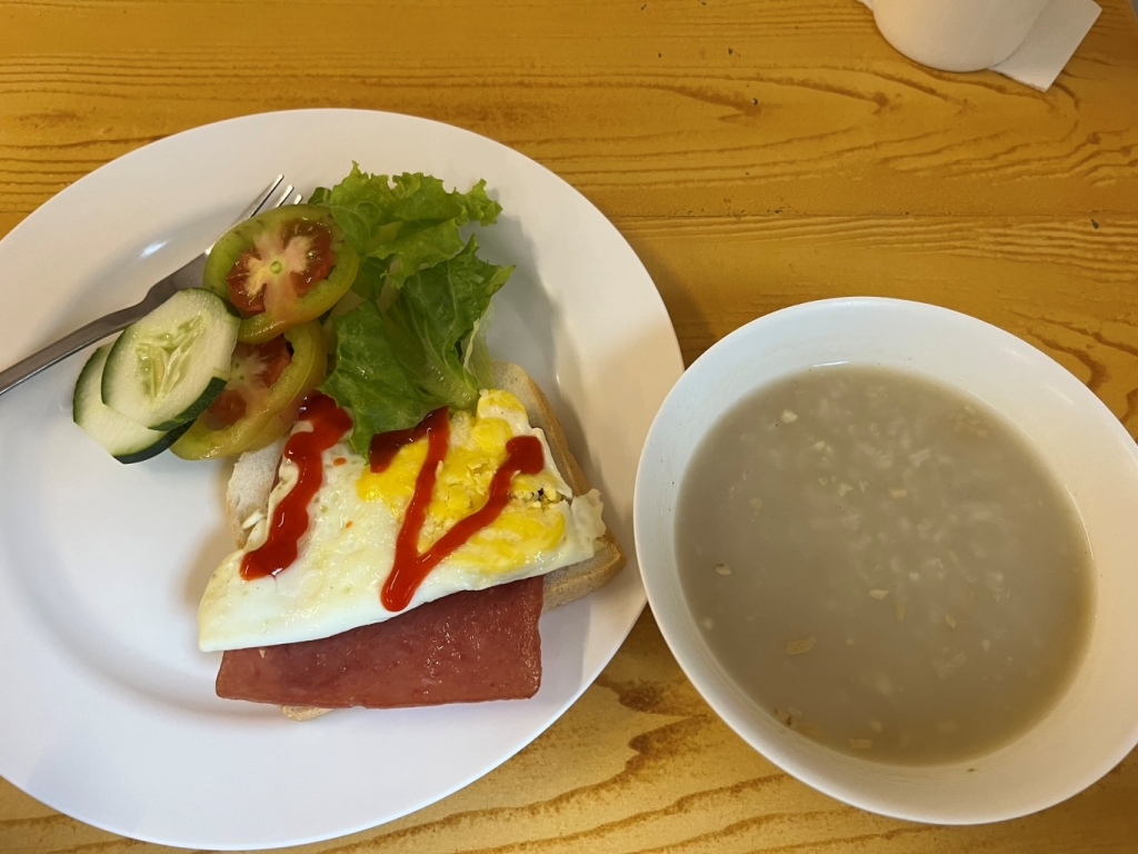 日本人好みのお食事を毎日3食提供！