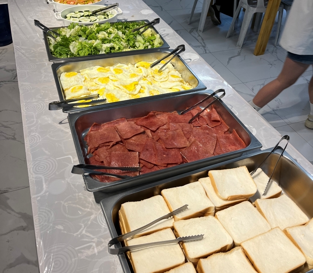 日本人好みのお食事を毎日3食提供！