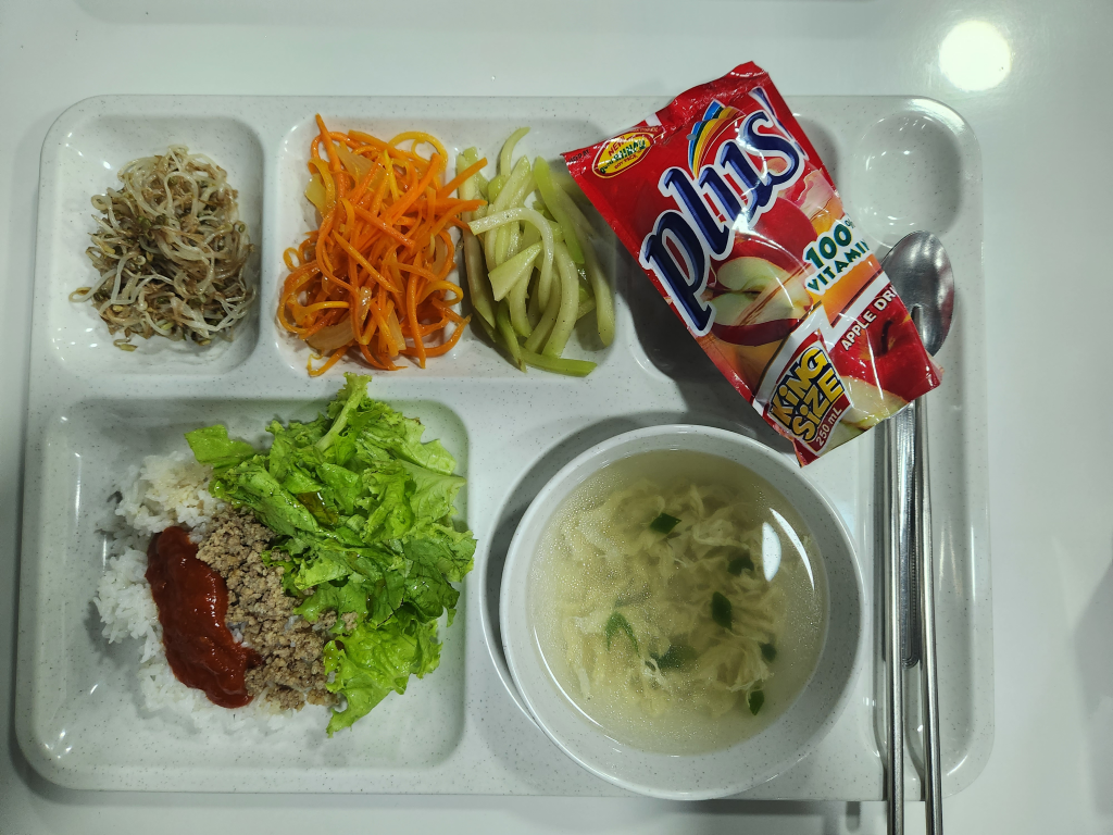 食事は嬉しい毎日3食提供！