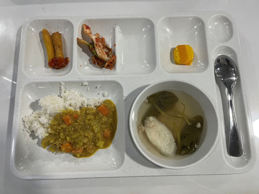 食事は嬉しい毎日3食提供！