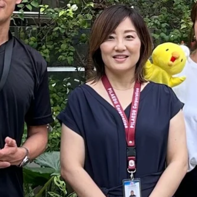 PILA さちよさん（常時学校にはいませんが、繁忙期には学校在籍。2025年8月現在、日本人女性別スタッフが学校に常駐。）