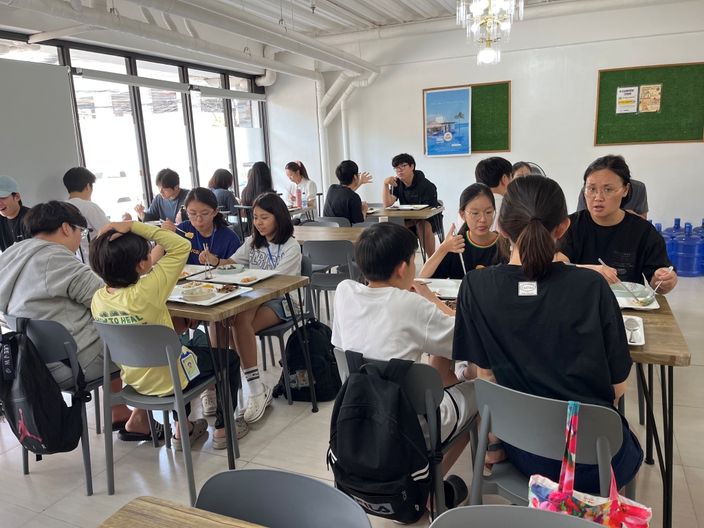 日本人好みのお食事を毎日3食提供！